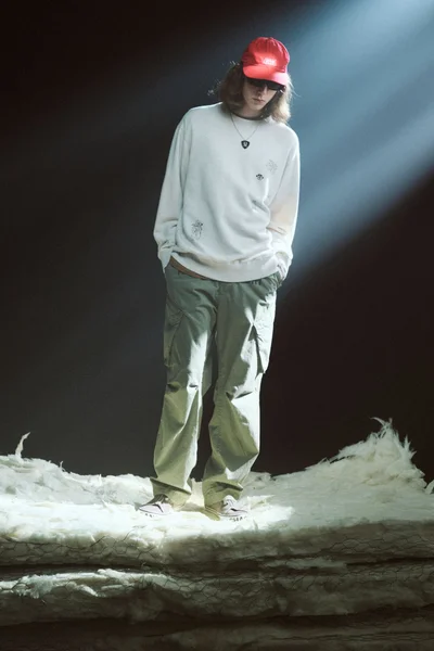 Look 16